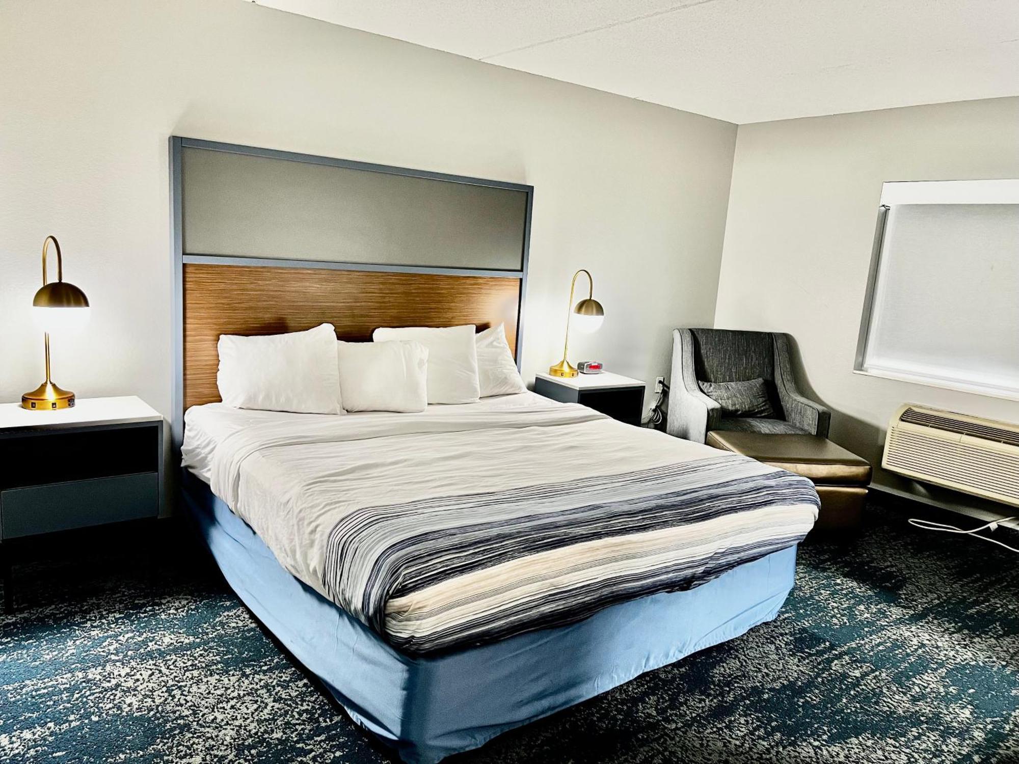Americinn By Wyndham Shakopee Near Canterbury Park Room photo